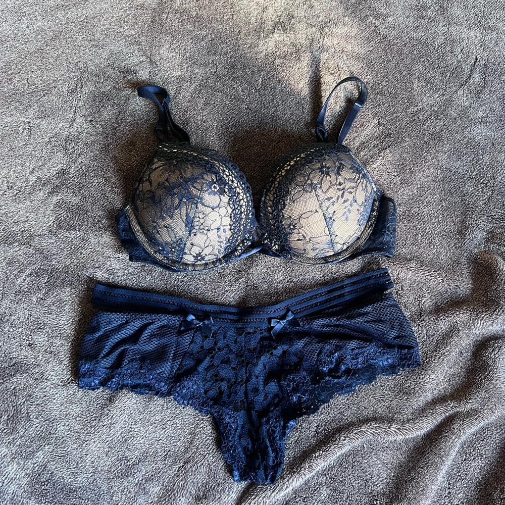 Victoria's Secret Bombshell Lace Push-Up Bra & Lace Cheeky Brief Set